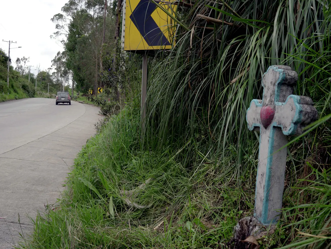 Cruz en el carretero 3