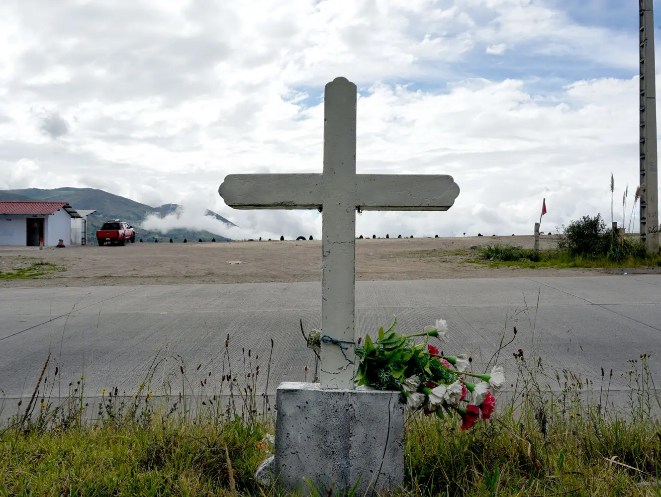 Cruz en el carretero 2